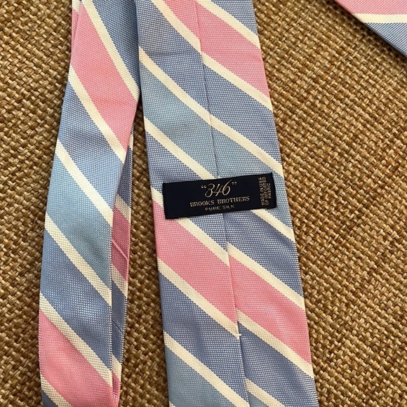 Brooks Brothers Silk Tie - Picture 3 of 3